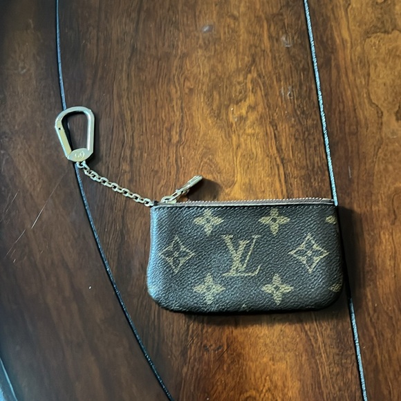 LOUIS VUITTON monogram key pouch - Picture 8 of 9